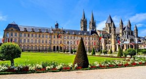 hotel de ville de Caen à découvrir pour votre week-end en amoureux en Normandie